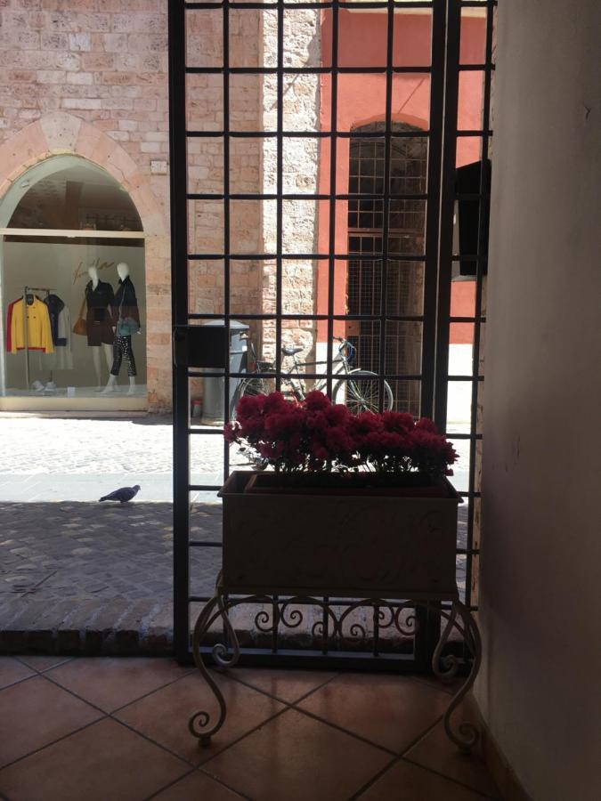 Affittacamere Arco Polinori Foligno Exterior foto
